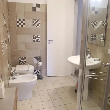 לינה וארוחת בוקר Corsomessina64 קרוטונה