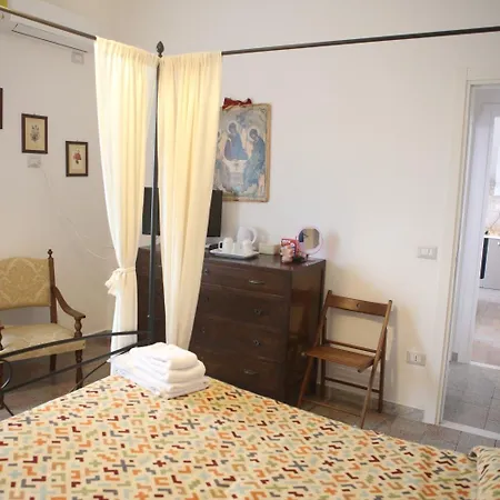 Corsomessina64 לינה וארוחת בוקר 4*