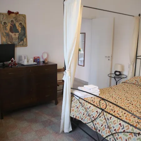 לינה וארוחת בוקר Corsomessina64 4*